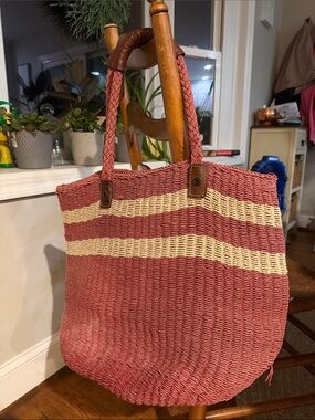 Gap market bag in woven
Pink and Cream with leather handles